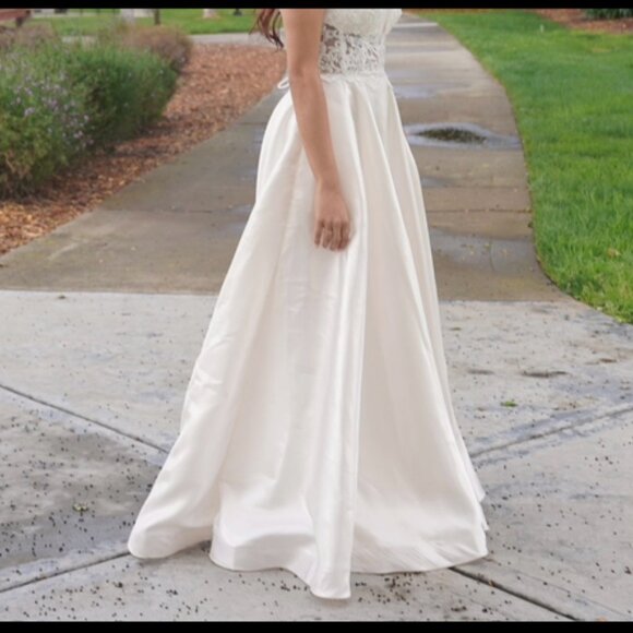 White prom dress - Picture 2 of 4